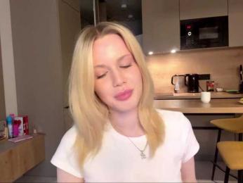 moonavelle webcam model stream image