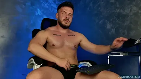 CLOUDYJULIUS webcam model stream image