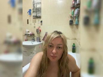 Milfaru webcam model stream image