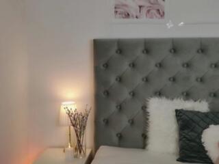 Rebeca Leigh webcam model stream image