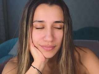 aura-18 webcam camsoda model stream image