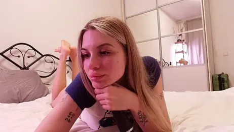 Eziliz webcam model stream image