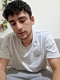 Yasinyasin7 webcam model stream image