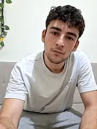Yasinyasin7 webcam model stream image