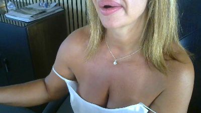Enia webcam model stream image