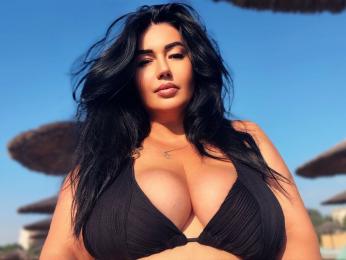 AdiraMaeven webcam model stream image