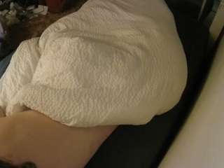 voyeurcam-julmodels-whitebed-4 webcam model stream image