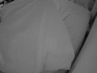 voyeurcam-julmodels-whitebed-4 webcam camsoda model stream image
