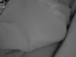 voyeurcam-julmodels-whitebed-4 webcam model stream image