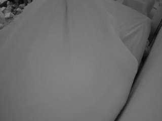voyeurcam-julmodels-whitebed-4 webcam model stream image