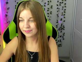 fluffymadeline webcam model stream image