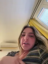 DoriDelux66 webcam model stream image