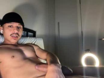 xmomentumx webcam model stream image