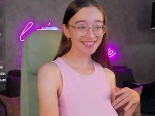 lucy-green webcam model stream image