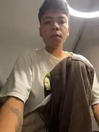 MaxiWildd webcam model stream image