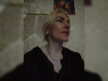 White00Pearl webcam model stream image