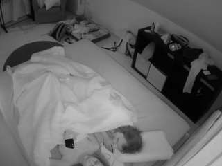 voyeurcam-julmodels-whitebed-2 webcam model stream image