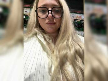 KiraMalina webcam model stream image