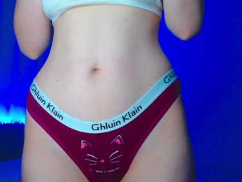 Emelicristal webcam model stream image