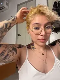 YunoRose_ webcam model stream image