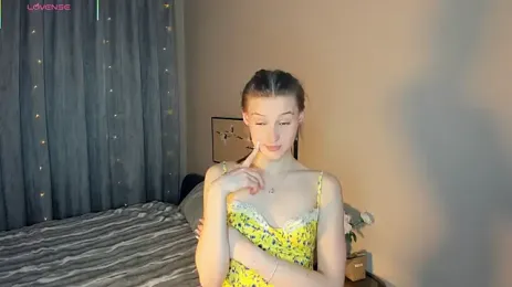 LianneBynon webcam stripchat model stream image
