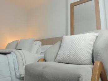 monkeys_pug webcam model stream image