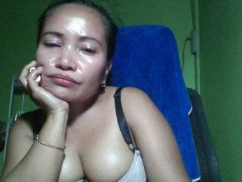 emmannuele webcam bongacams model stream image