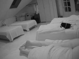 voyeurcam-julmodels-bed-3 webcam camsoda model stream image