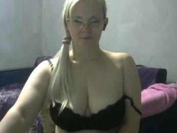 Sweetie454 webcam bongacams model stream image