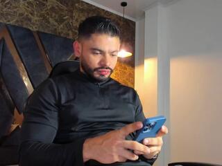 Thiago Ferrari webcam model stream image