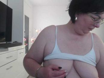 Emyllywhite webcam model stream image