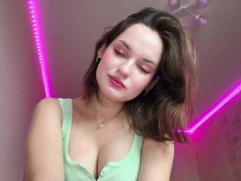 Elyaaa webcam bongacams model stream image