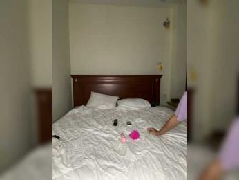 Durnaya_kis webcam model stream image