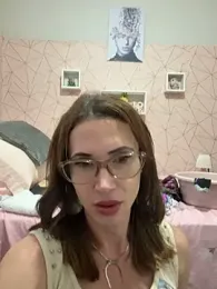 Irresistible24 webcam model stream image