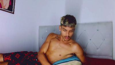 angel_foxc_ webcam model stream image