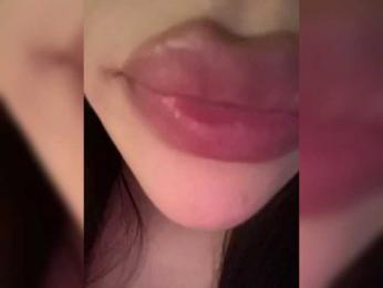 Glossmixdoll webcam model stream image