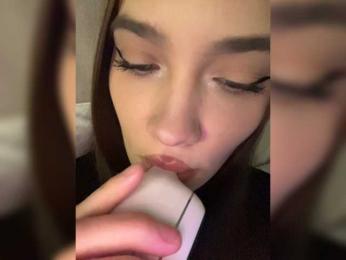 Glossmixdoll webcam model stream image