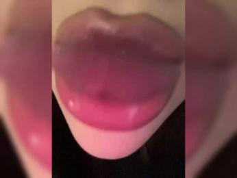Glossmixdoll webcam model stream image
