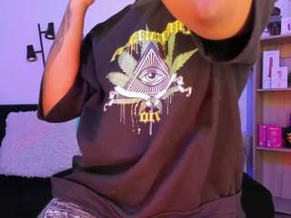 tylla webcam model stream image