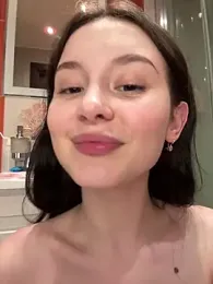 EvaHearts webcam model stream image