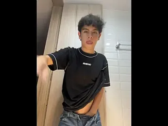 Blum_icee webcam stripchat model stream image