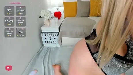 KVerunce webcam model stream image