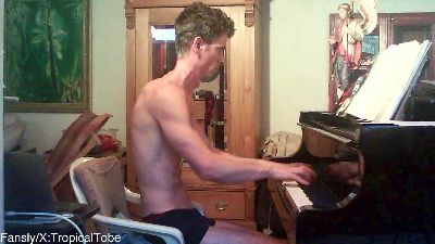 PianoTobe webcam model stream image