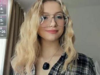 glossybabe_ webcam model stream image