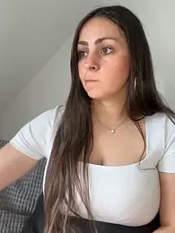 Loella-Rose webcam model stream image