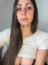 Loella-Rose webcam model stream image