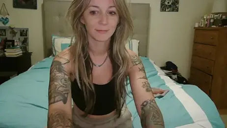 Heyitsmee33 webcam model stream image