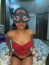 Too_yum_girl webcam model stream image