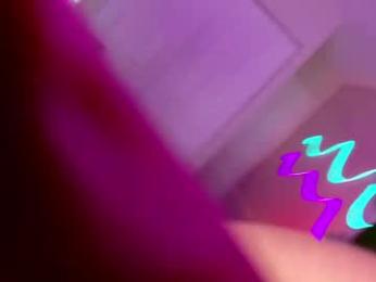 oliviaowens webcam model stream image