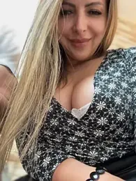 _Abril-Office1 webcam model stream image